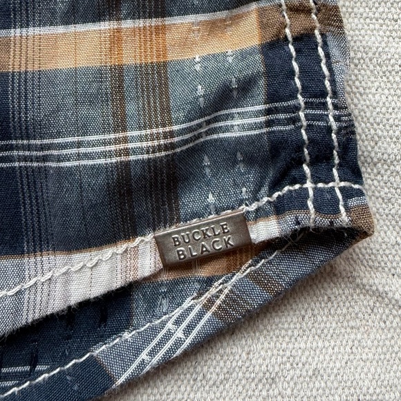 Buckle Black Men's Navy, Tan & White Plaid Button-Up Long Sleeve Shirt Small - Picture 7 of 9